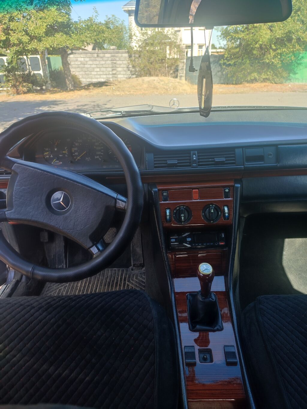 Mercedes-Benz W124: 1990 г., 2.5 л, Механика, Бензин, Седан: фото 5