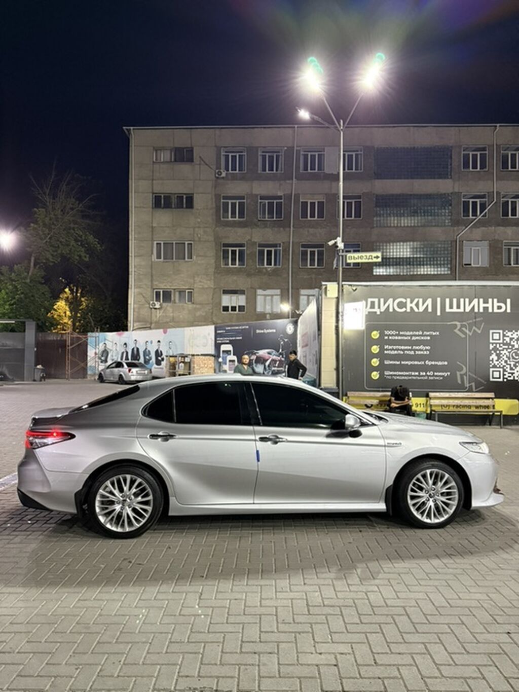 Toyota Camry: 2018 г., 2.5 л, Вариатор, Гибрид, Седан — фото 8