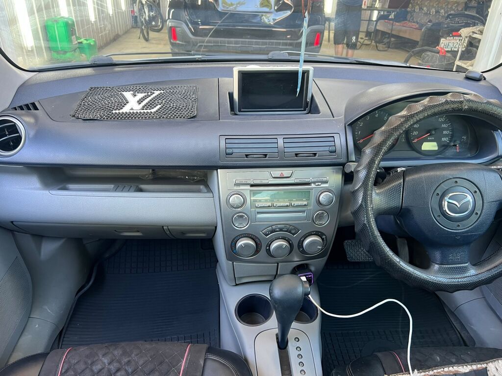 Mazda Demio: 2004 г., 1.3 л, Автомат, Бензин, Хэтчбэк — фото 8