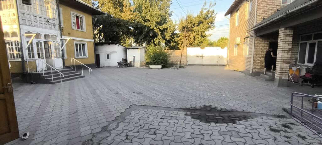 Продаётся домовладение с несколькими отдельными строениями на участке: фото 5