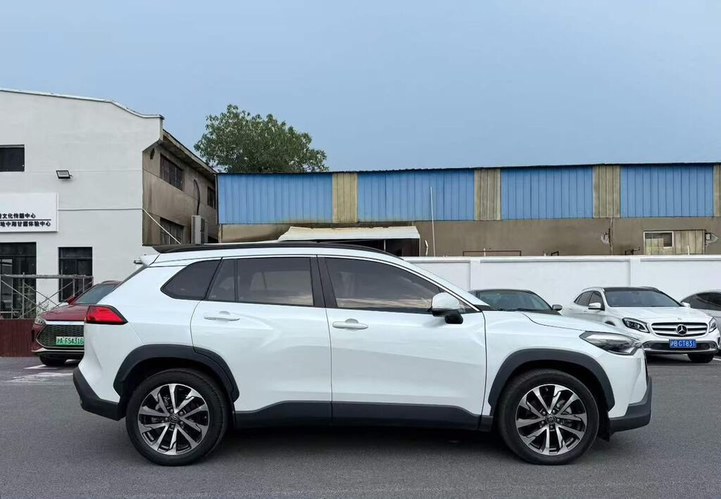 Toyota Corolla Cross: 2022 г., 2 л, Автомат, Бензин, Кроссовер: фото 4