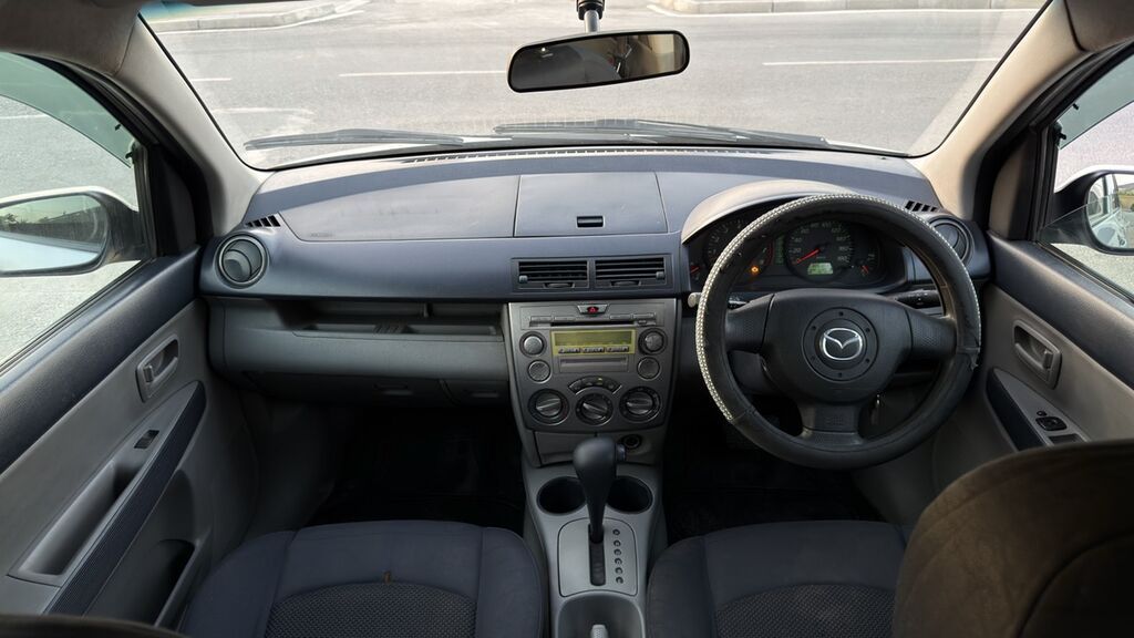 Mazda Demio: 2004 г., 1.3 л, Автомат, Бензин, Хэтчбэк: фото 2