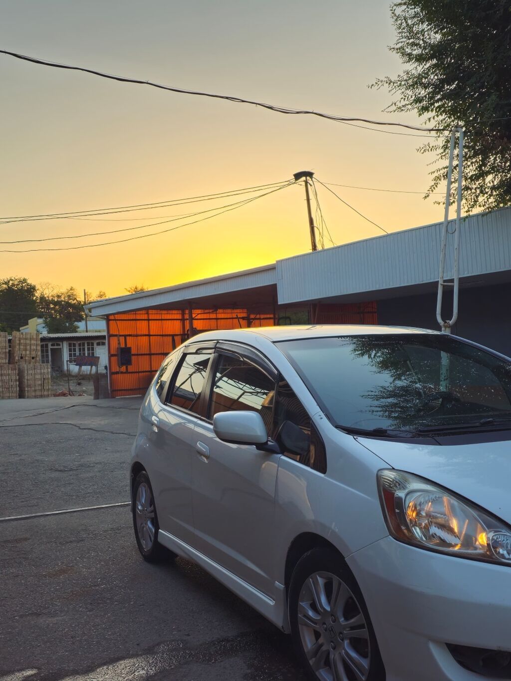 Honda Fit: 2010 г., 1.5 л, Автомат, Бензин, Хэтчбэк: фото 2