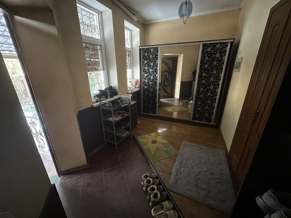 Просторный частный дом с большим двором и благоустроенной территорией: фото 4