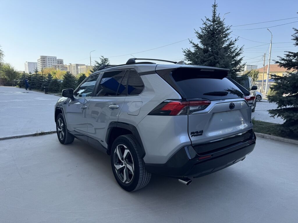 Toyota RAV4: 2021 г., 2.5 л, Автомат, Гибрид, Кроссовер: фото 3