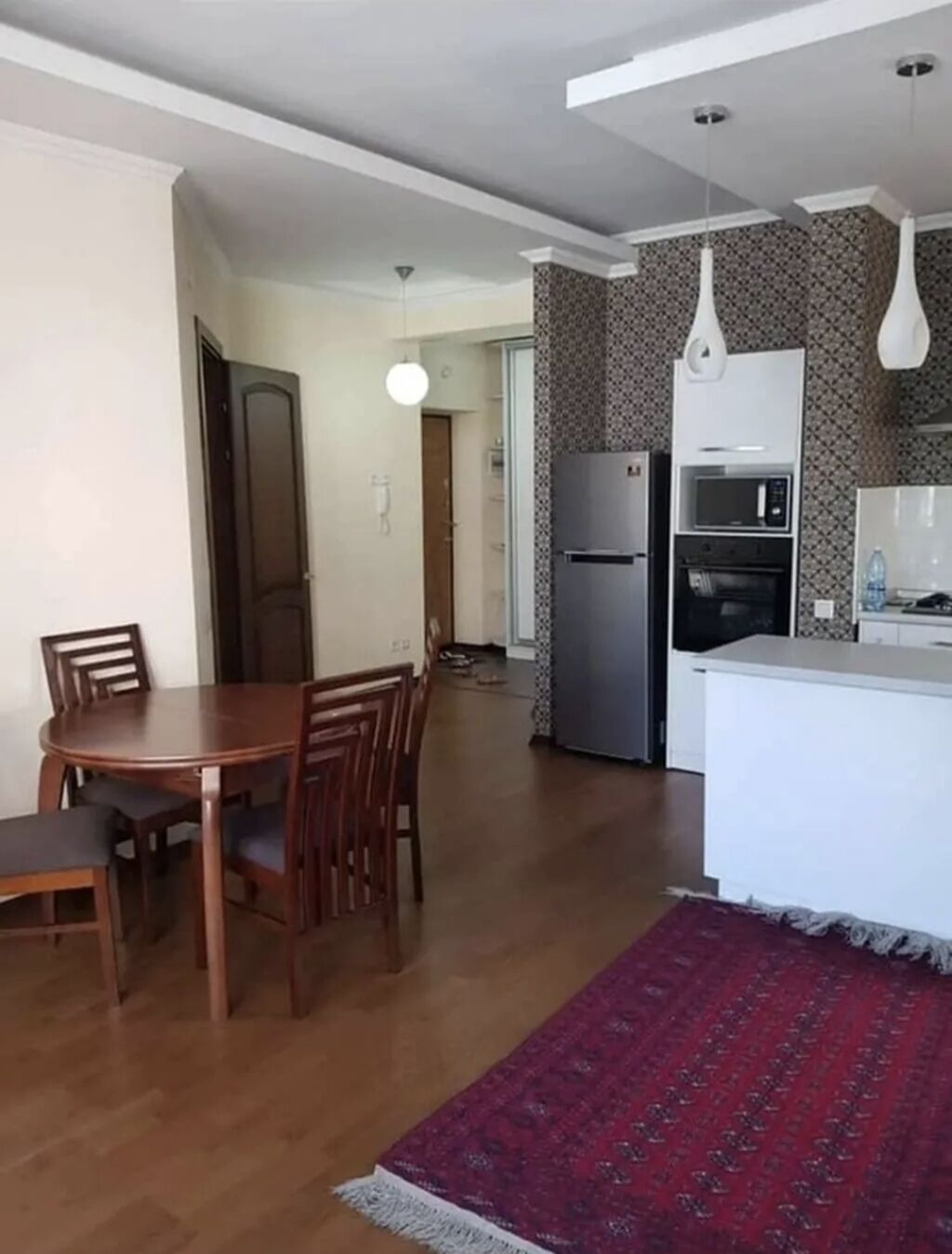Сдаётся 2-комнатная студия 63м2 в центре города (Боконбаева-Исанова): фото 2