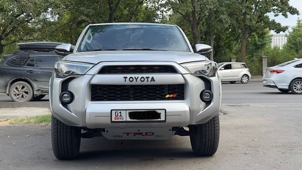 Toyota 4Runner: 2018 г., 4 л, Автомат, Бензин, Внедорожник: фото 5
