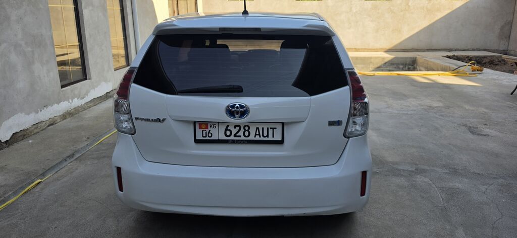 Toyota Prius V: 2016 г., 1.8 л, Автомат, Гибрид, Универсал: фото 3