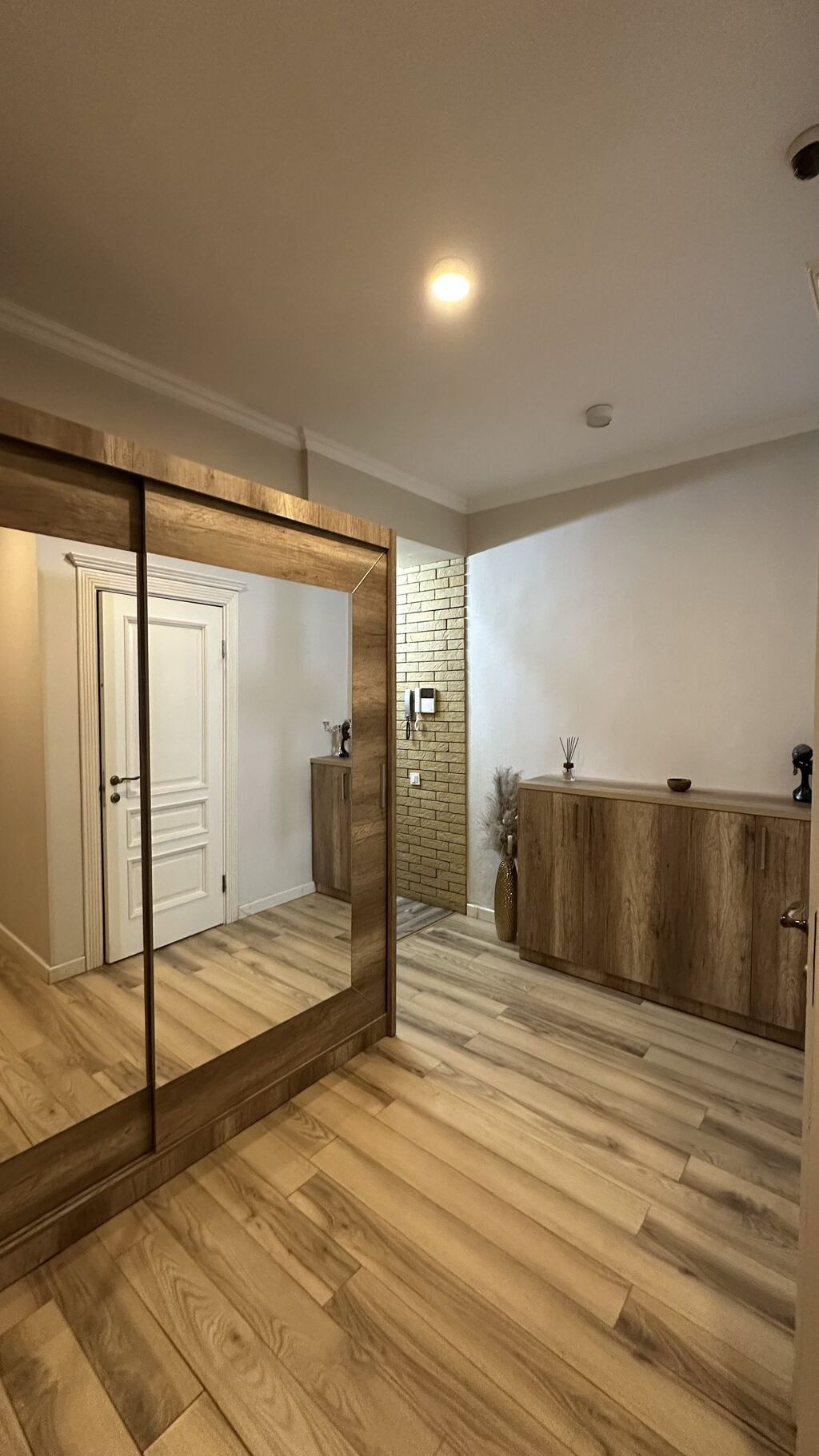 3 комнаты, 110 м², 5 мкр 3 этаж, Евроремонт