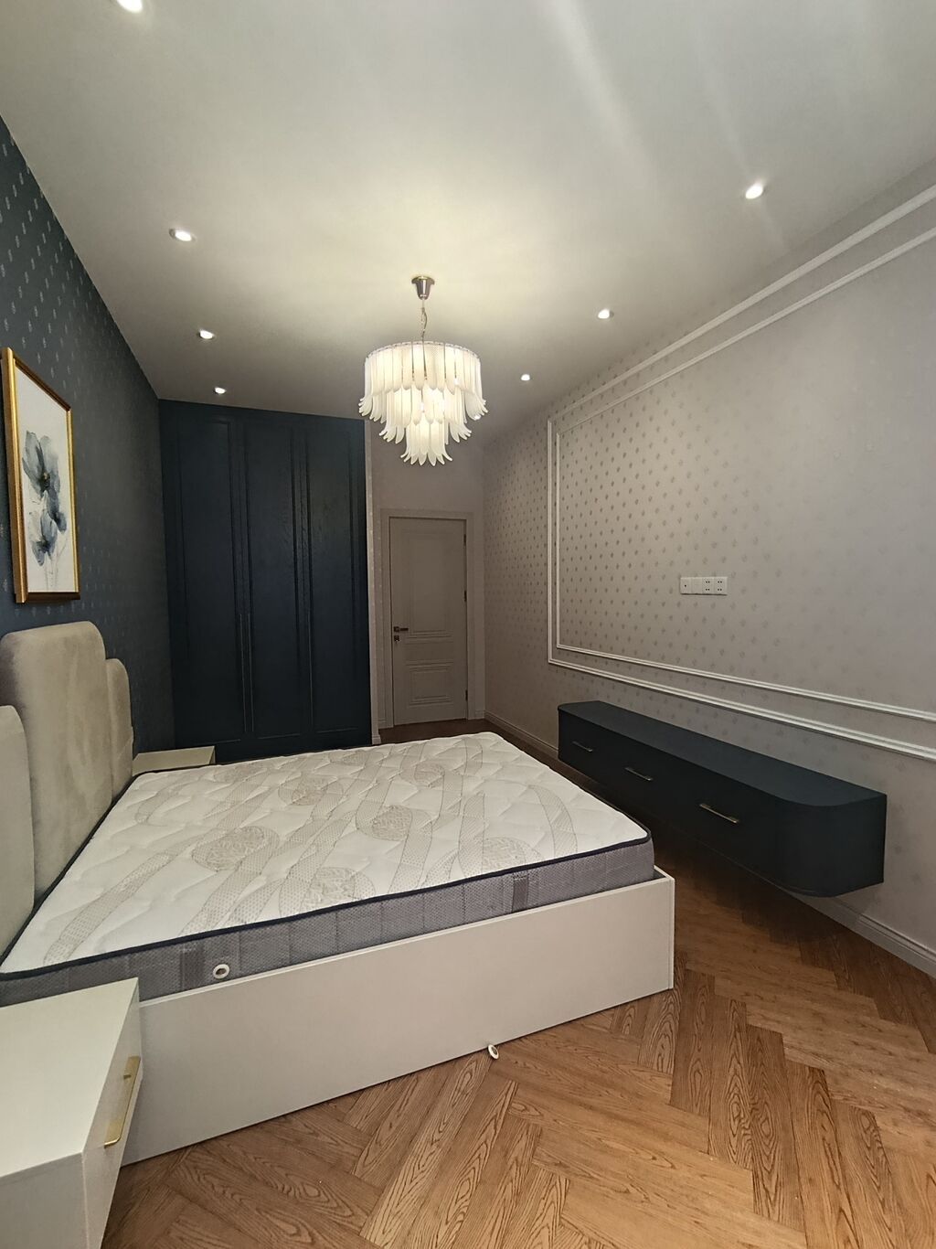 3 otaqlı, Yeni tikili, m. 8 Noyabr, 89 kv. m