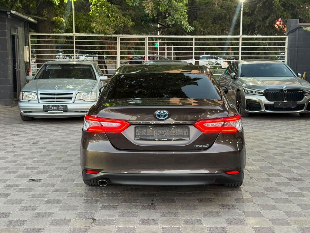 Toyota Camry: 2018 г., 2.5 л, Автомат, Гибрид, Седан: фото 7