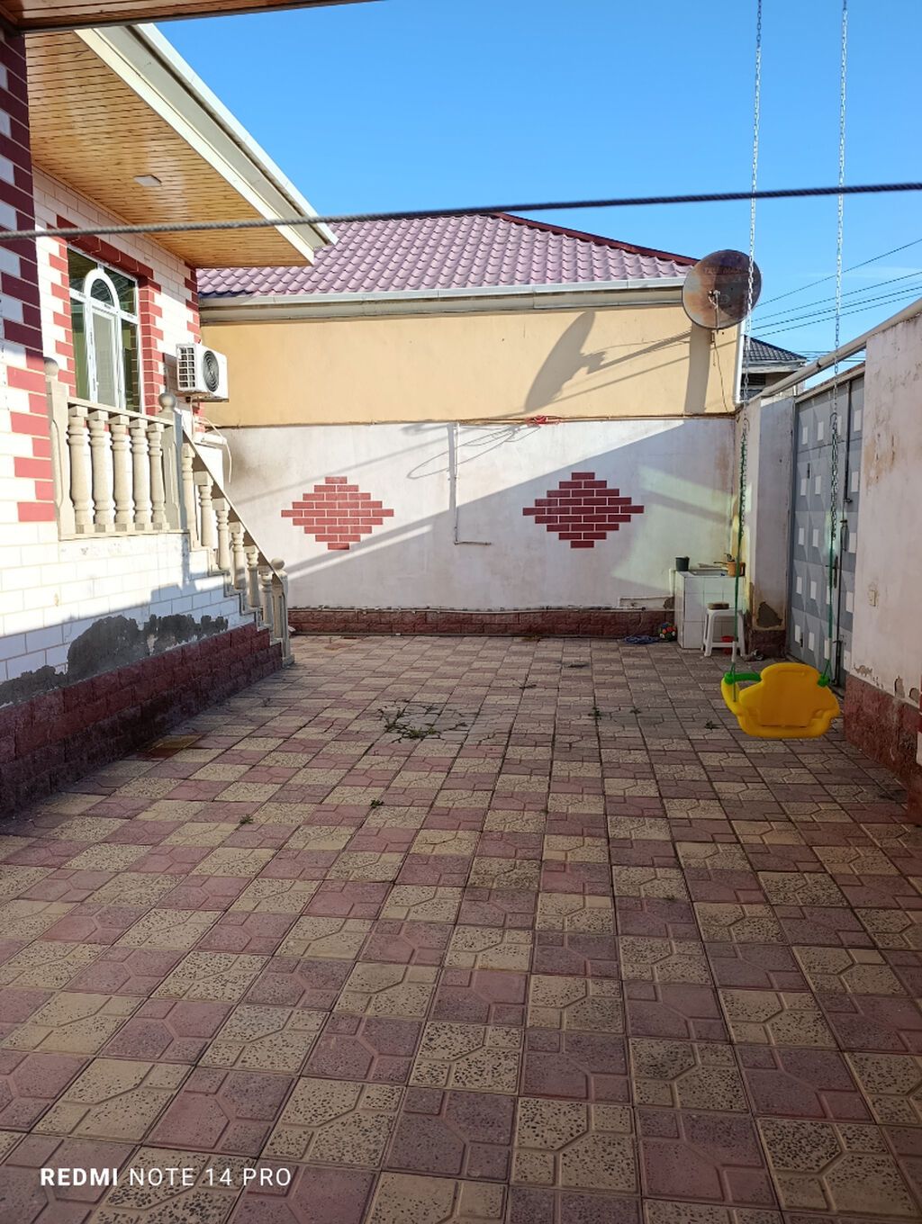 Salam. Ev 120 m², 4 otaqdan ibarətdir. Zabrat 1 də 307 nömrəli
