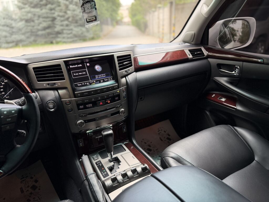Lexus LX: 2013 г., 5.7 л, Автомат, Бензин, Внедорожник: фото 8
