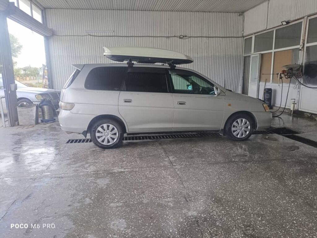 Toyota Gaia: 2003 г., 2 л, Автомат, Бензин, Минивэн: фото 3