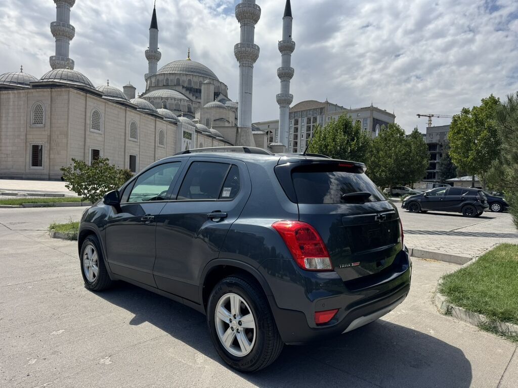 Chevrolet Trax: 2021 г., 1.4 л, Автомат, Бензин, Кроссовер: фото 2