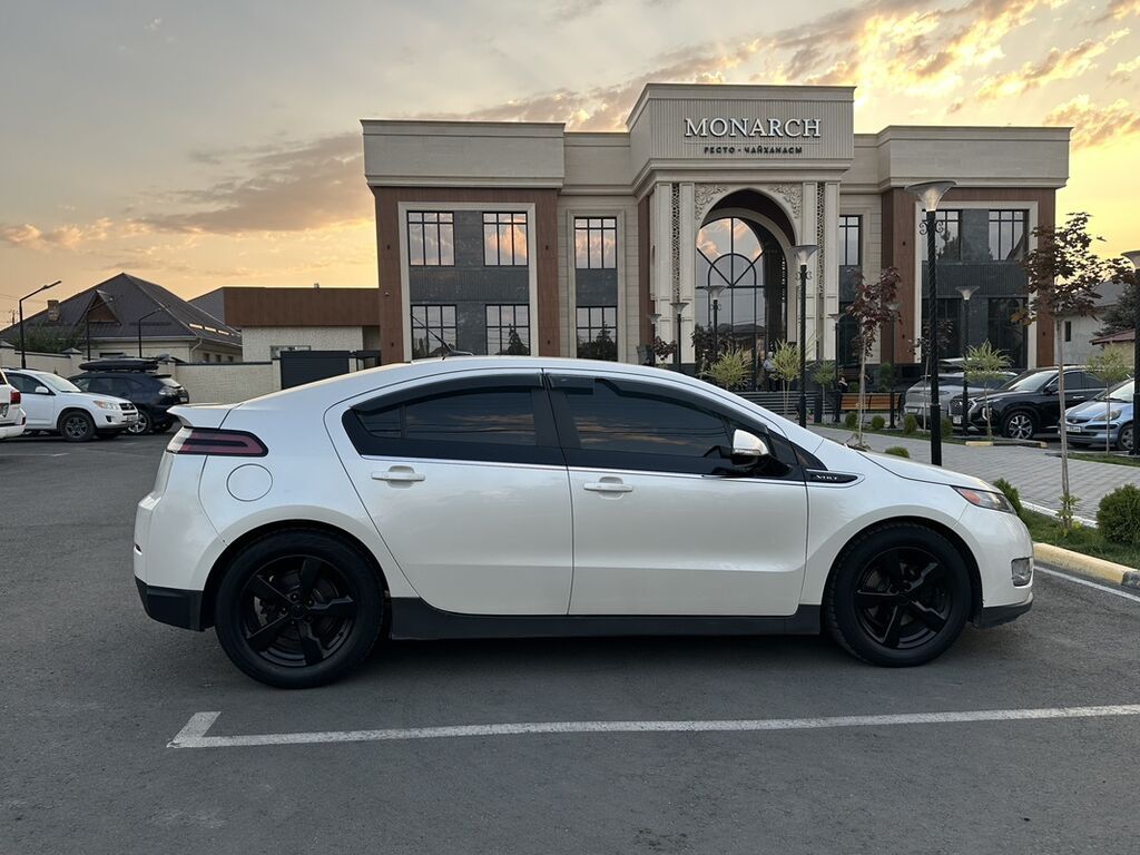 Chevrolet Volt: 2014 г., 1.4 л, Вариатор, Гибрид, Хэтчбэк: фото 4