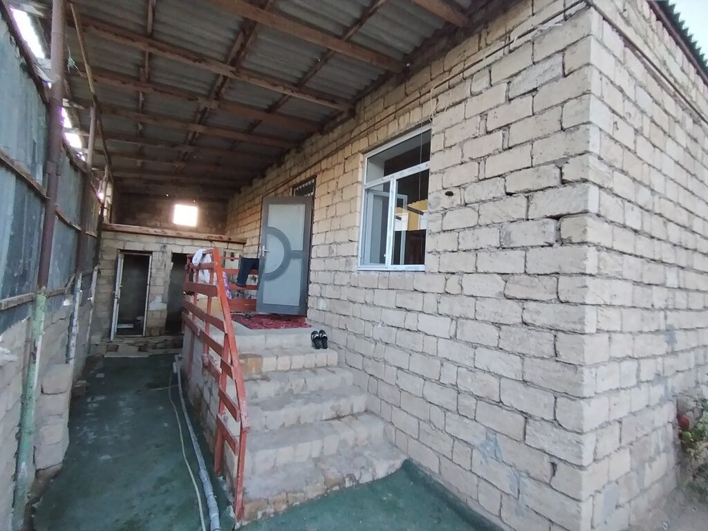 Bakı şəhəri Binəqədi rayonuda Ev satılır 3 otağ 1kuxna Hamam Tualet