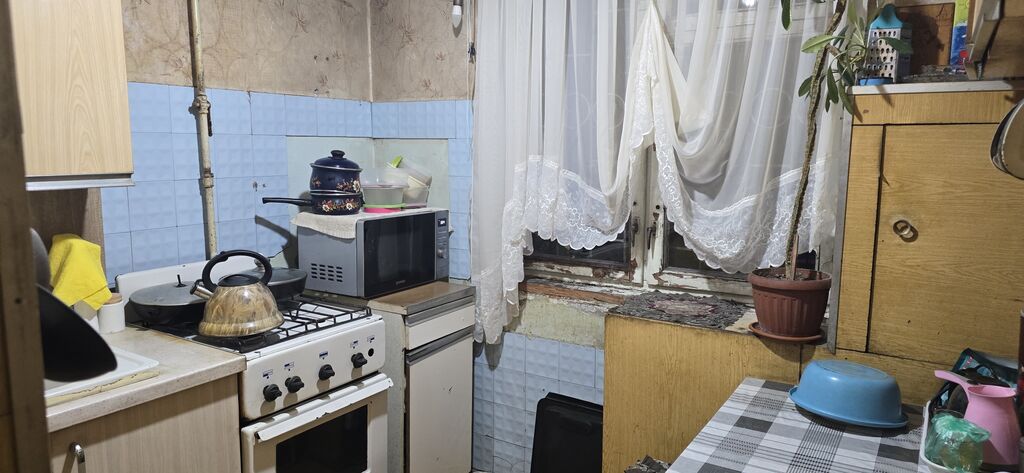 2 комнаты, 42 м², 9 мкр 104 серия, 1 этаж, Старый ремонт: фото 5