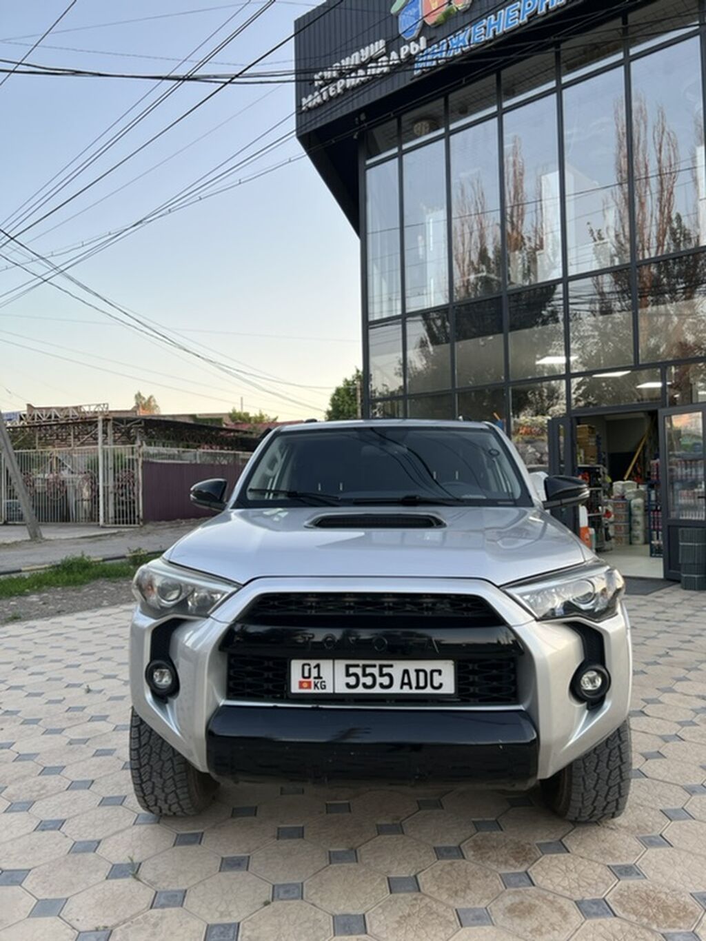 Toyota 4Runner: 2018 г., 4 л, Автомат, Бензин, Внедорожник: фото 3