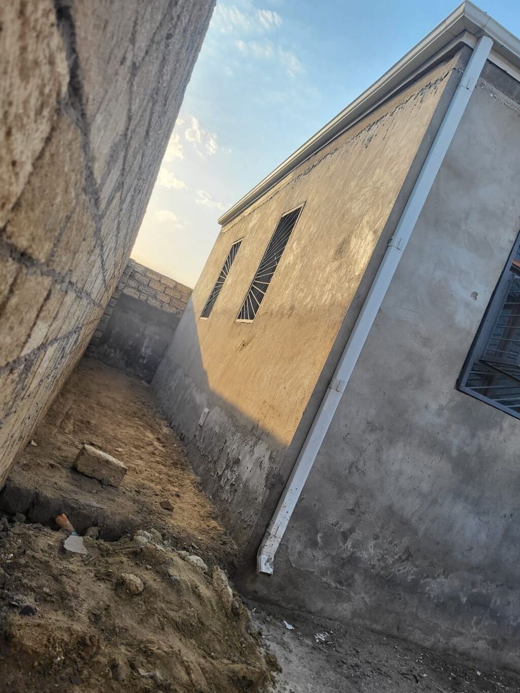 Pirşağı qəs. 3 otaqlı, 110 kv. m, Yeni təmirli
