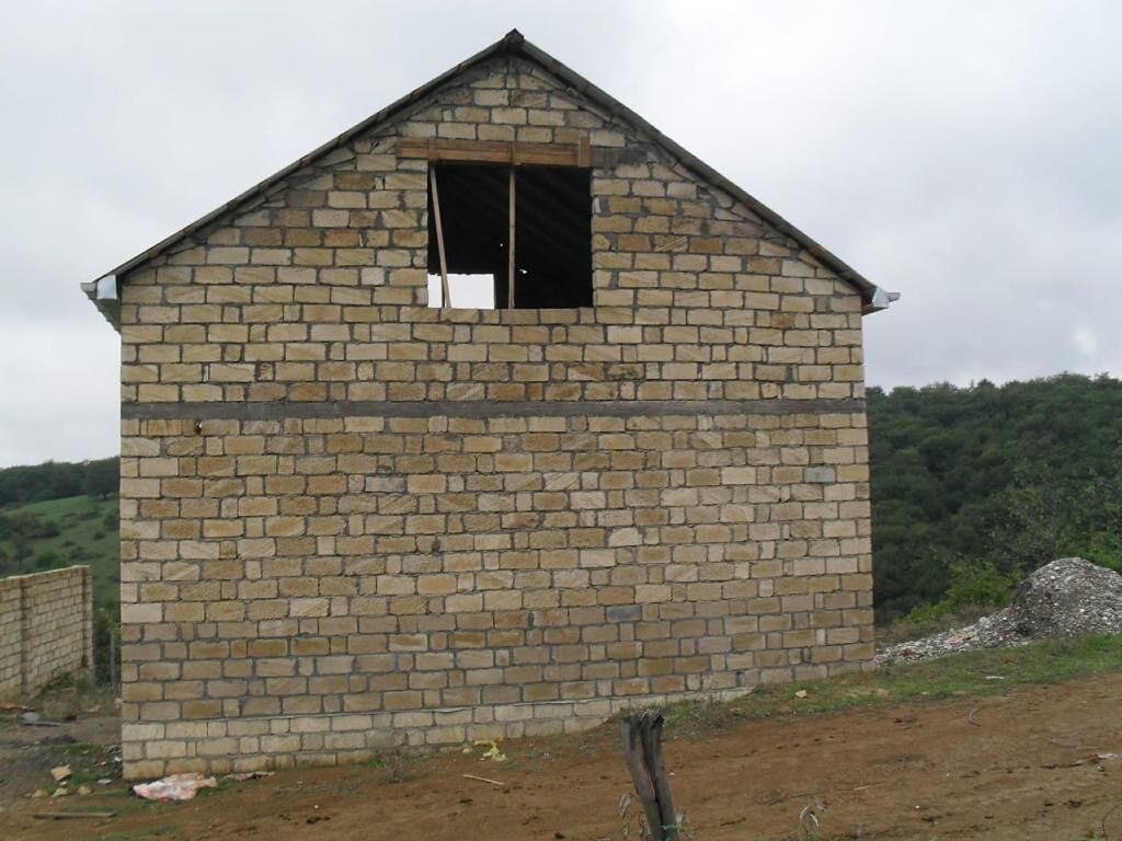 TƏCİLİ SATILIR! 12 sot torpaq sahəsində yerləşən 2 otaqlı tikili