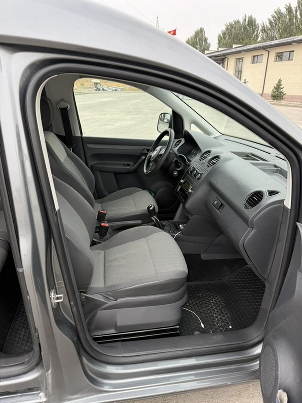 Volkswagen Caddy: 2012 г., 1.2 л, Механика, Бензин, Фургон: фото 8