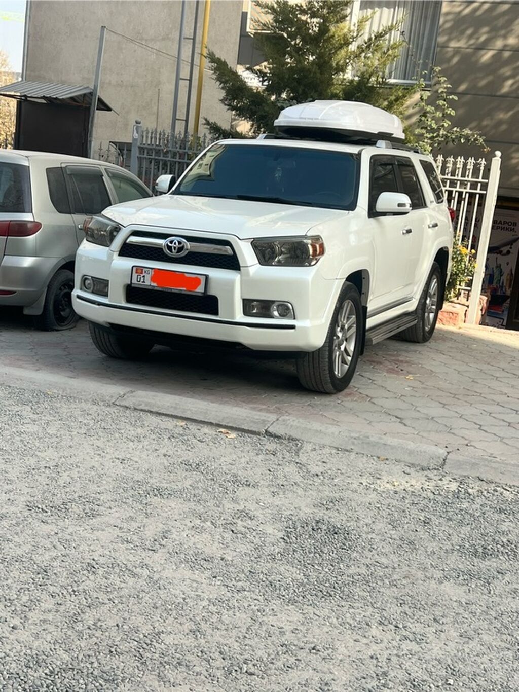 Toyota 4Runner: 2010 г., 4 л, Автомат, Бензин, Внедорожник: фото 3