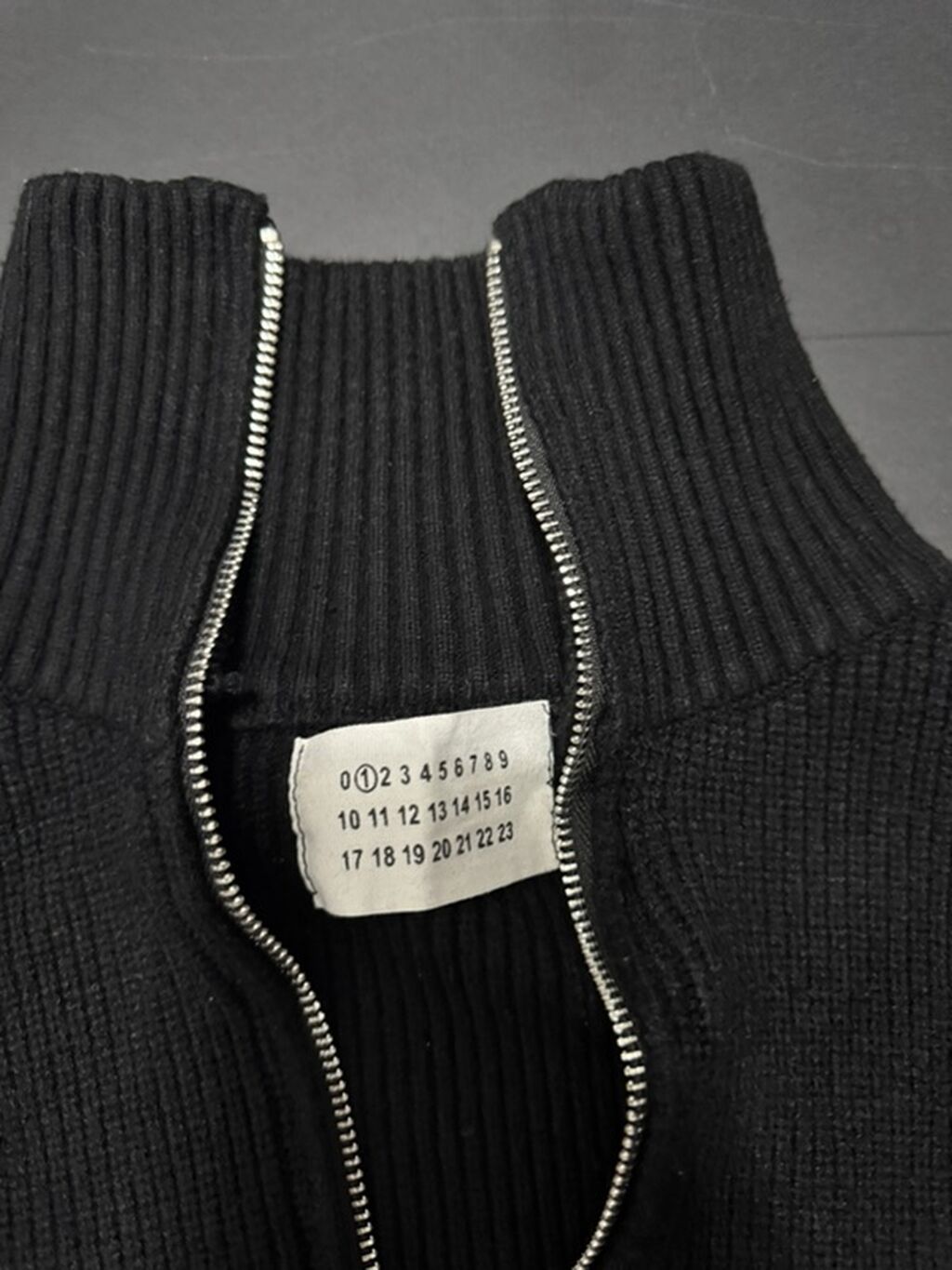 Черный вязаный кардиган на молнии Maison Margiela Размер m: фото 4