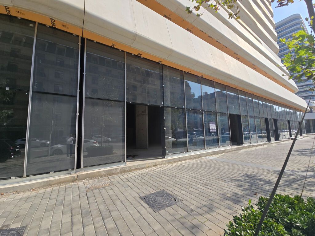 Ağ şəhərin mərkəzində, premium yaşayış-kompleksinin birinci xəttində