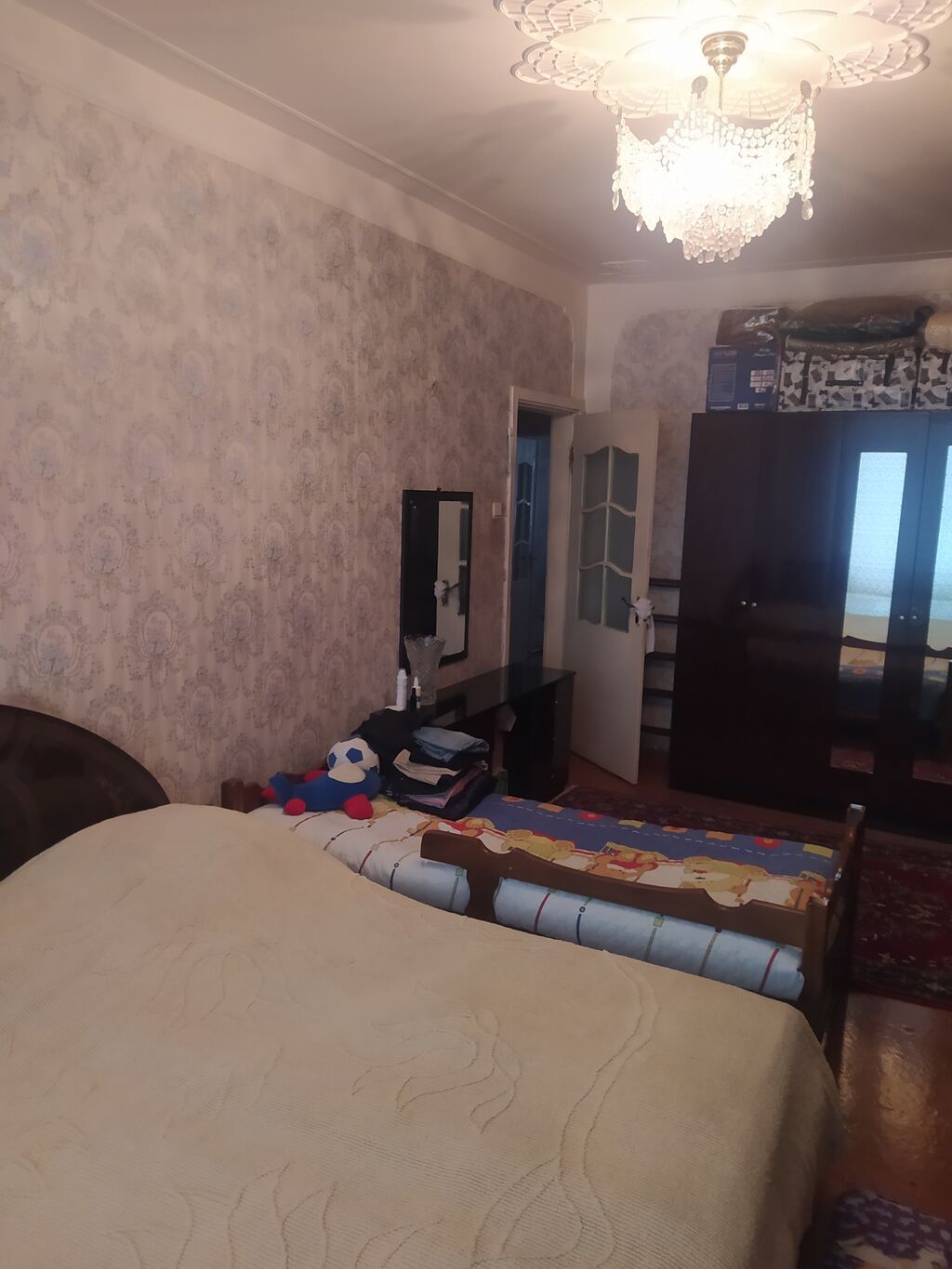 3otaqlı mənzil – geniş yataq otaqları. Təsvir: - Yataq otağı: Böyük