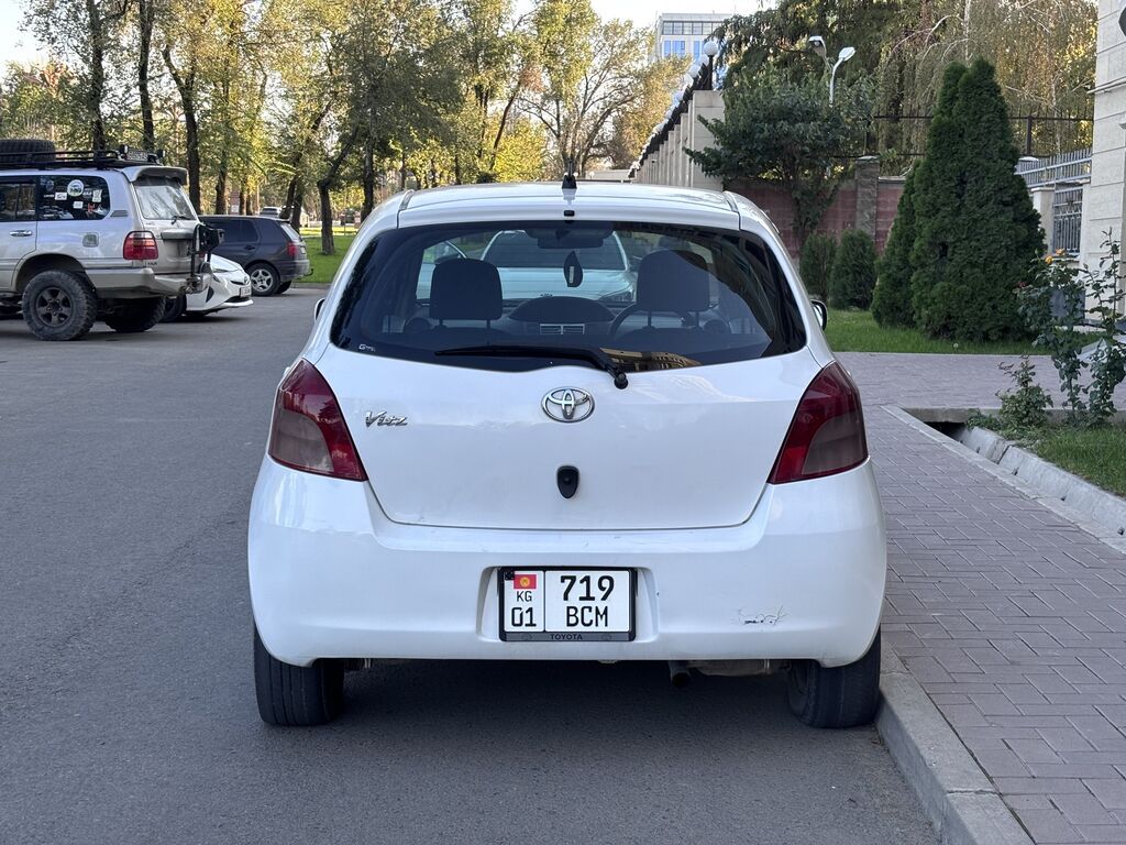 Toyota Vitz: 2005 г., 1.3 л, Вариатор, Бензин, Хэтчбэк: фото 5