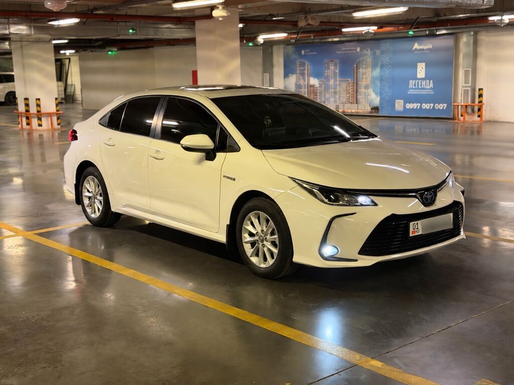 Toyota Corolla: 2020 г., 1.8 л, Вариатор, Гибрид, Седан: фото 1