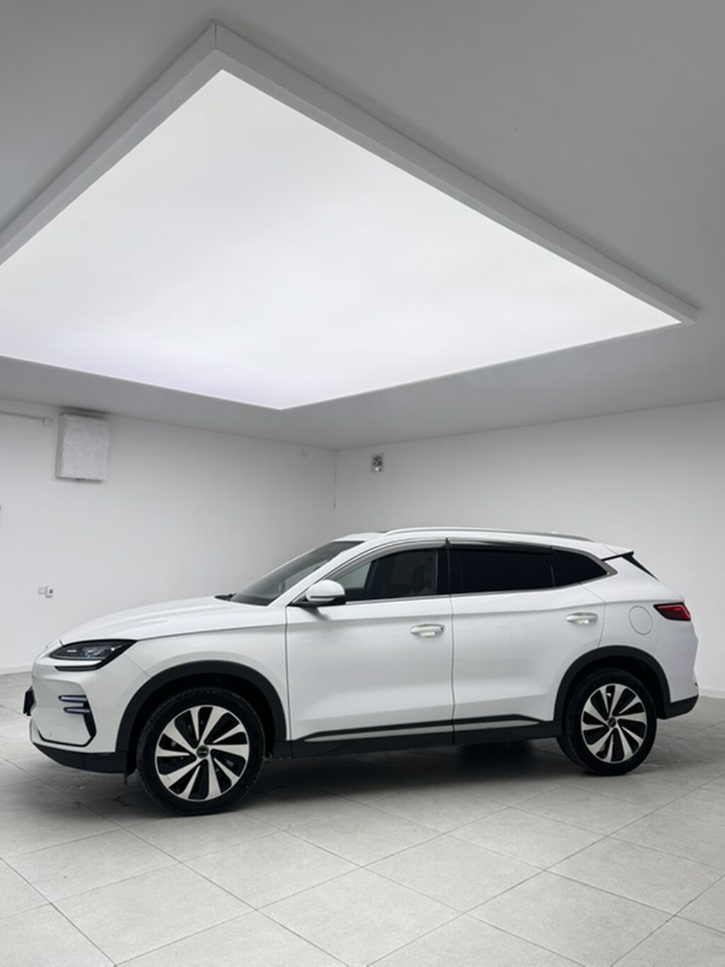 BYD Song Plus: 2023 г., Робот, Электромобиль, Кроссовер: фото 3