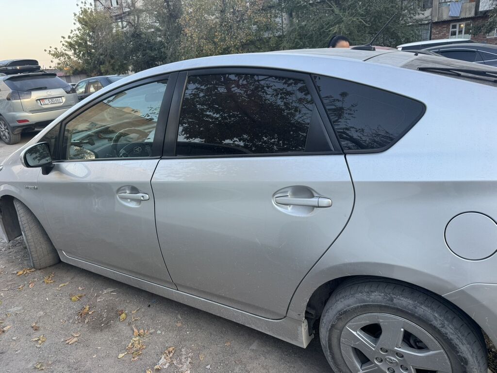 Toyota Prius: 2010 г., Автомат, Гибрид, Хэтчбэк: фото 4