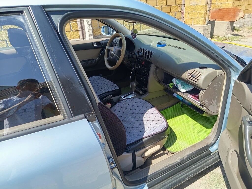 Audi A3: 2001 г., 1.8 л, Бензин, Хэтчбэк: фото 3