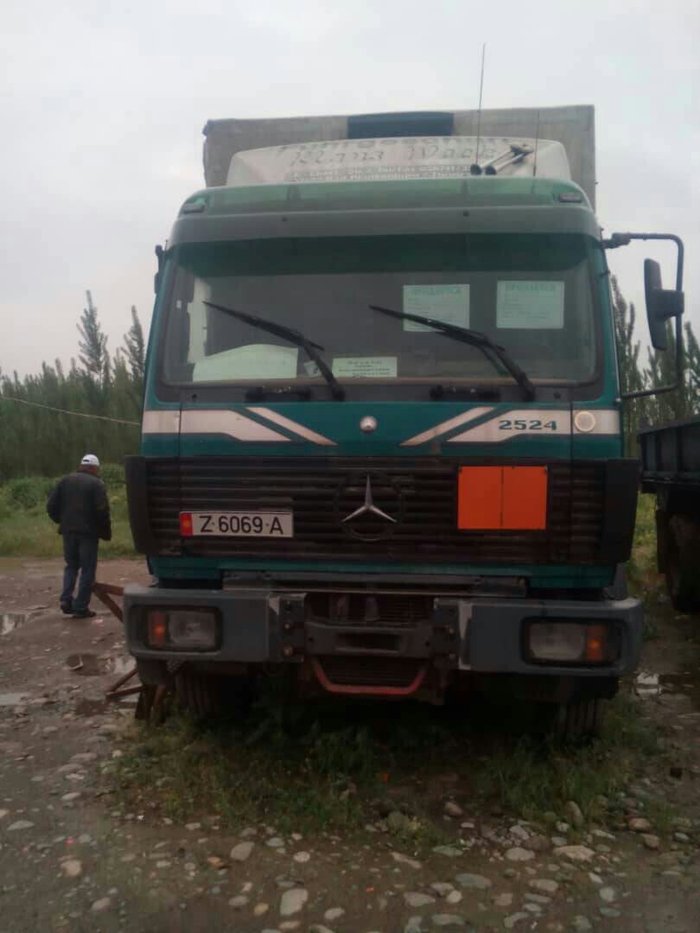 грузовой мерседес 2524 грузовой мерседес 2524