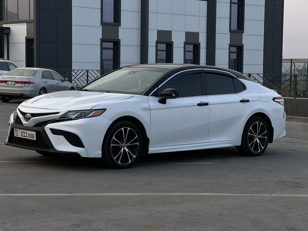 Toyota Camry: 2024 г., Автомат, Гибрид, Седан: фото 3