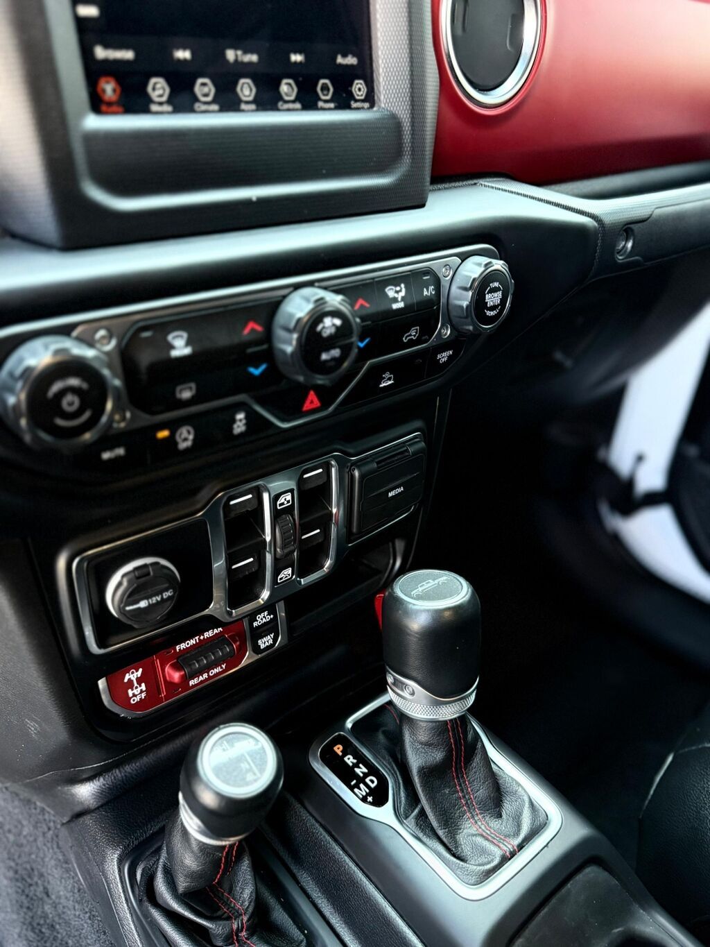 Jeep Gladiator: 2021 г., 3.6 л, Автомат, Бензин, Пикап: фото 2