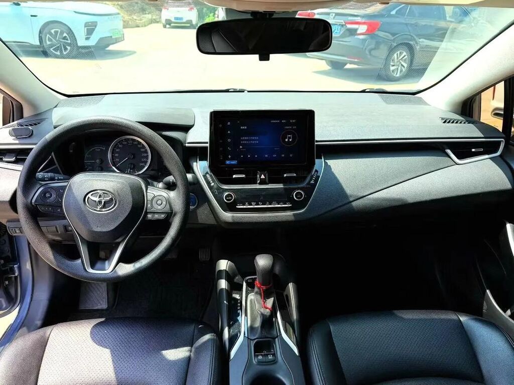 Toyota Corolla: 2021 г., 1.8 л, Автомат, Гибрид, Седан: фото 8