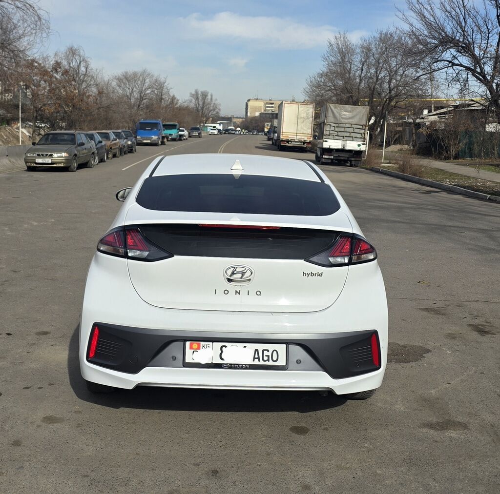 Hyundai Ioniq: 2020 г., 1.6 л, Гибрид, Лифтбек — фото 4
