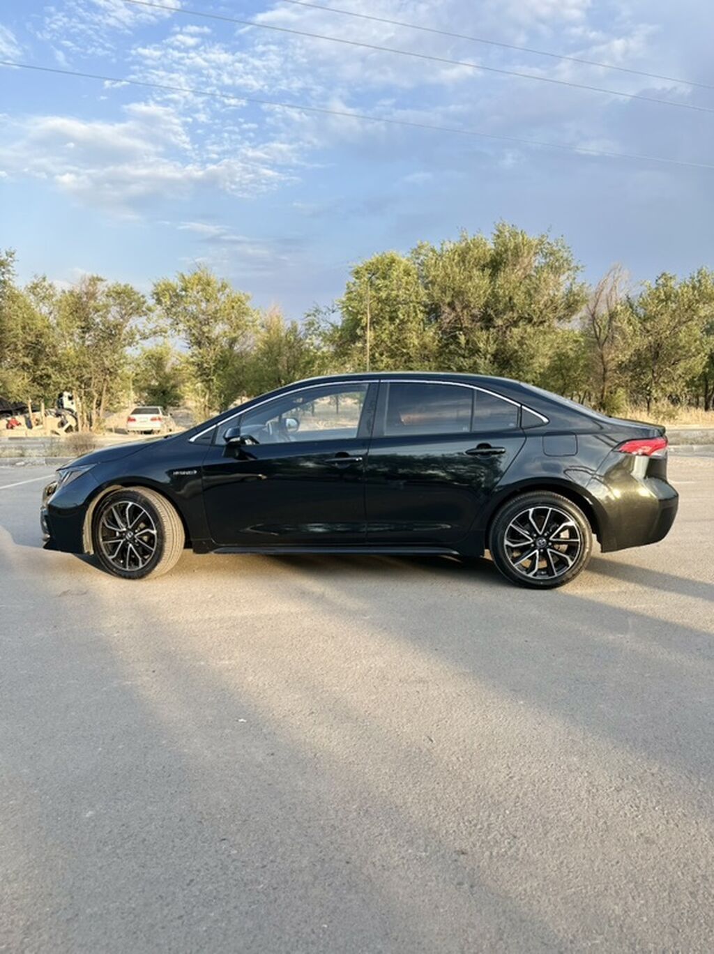 Toyota Corolla: 2021 г., 1.8 л, Автомат, Гибрид, Седан: фото 5