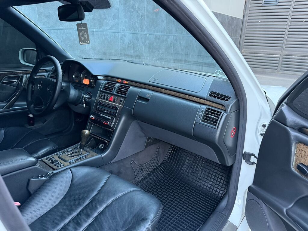 Mercedes-Benz E-класс AMG: 2001 г., 5.4 л, Автомат, Бензин, Седан: фото 4
