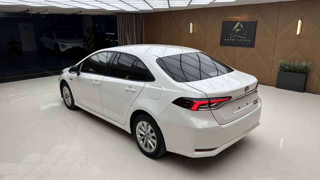 Toyota Corolla: 2022 г., 1.8 л, Вариатор, Гибрид, Седан: фото 6