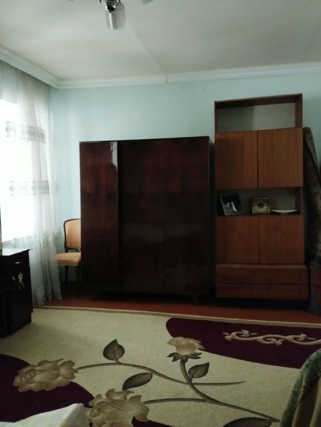 Şamaxıda 2 mərtəbəli, bağçalı həyət evi kirayə verilir. Ailəli şəxslər