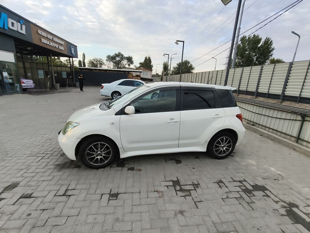 Toyota Ist: 2002 г., 1.5 л, Автомат, Бензин, Хэтчбэк: фото 6