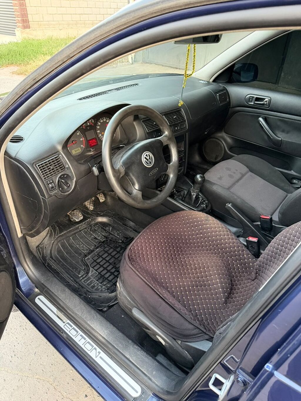 Volkswagen Golf: 2001 г., 1.4 л, Механика, Бензин, Хэтчбэк: фото 3