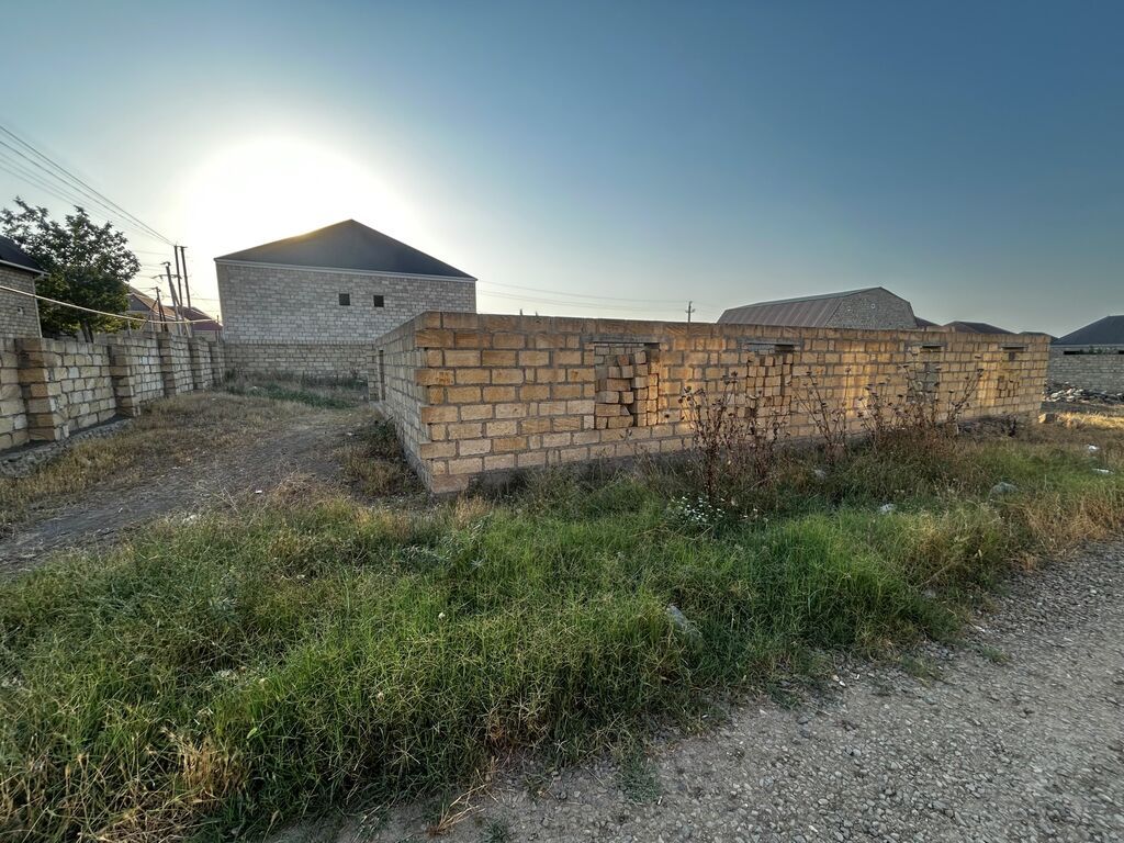 6 otaqlı, 400 kv. m, Təmirsiz