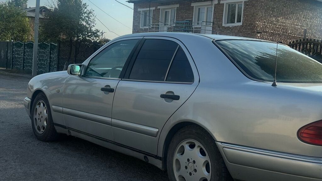 Mercedes-Benz E-Class: 1996 г., 3.2 л, Автомат, Бензин, Седан: фото 2