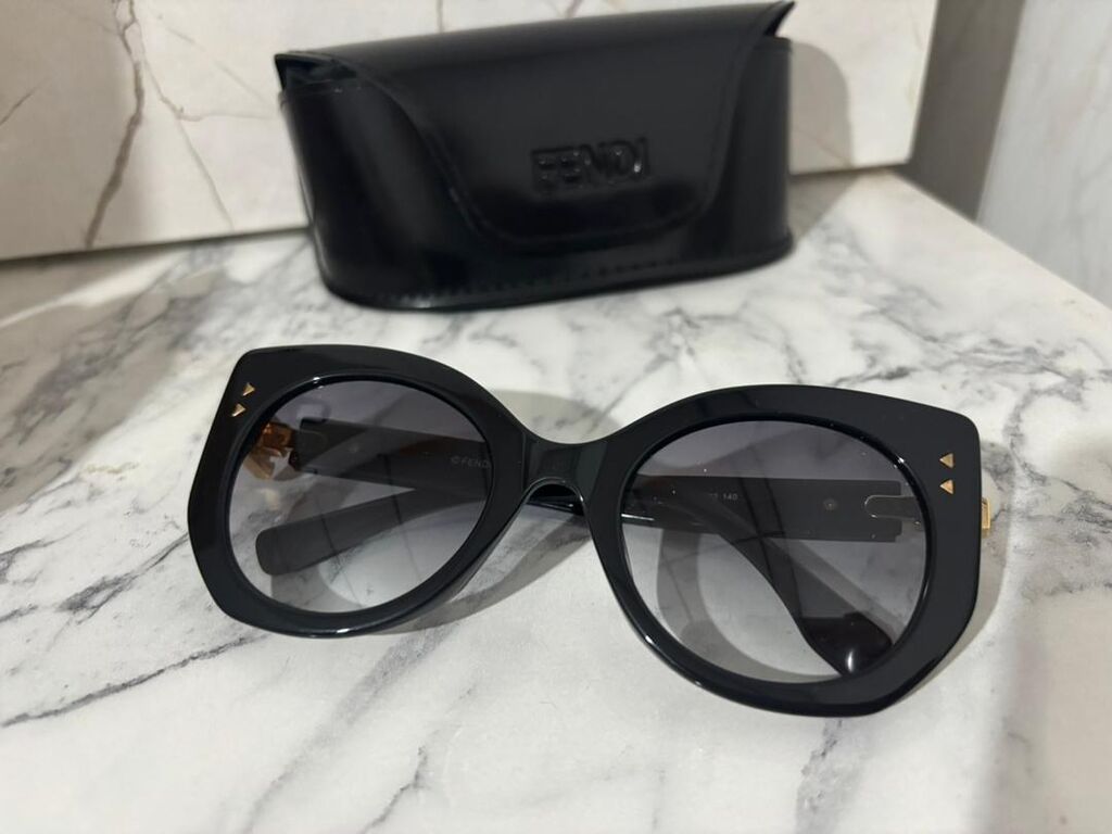 Солнечные очки Fendi + фирменный футляр - Модель: женские/унисекс — фото 4