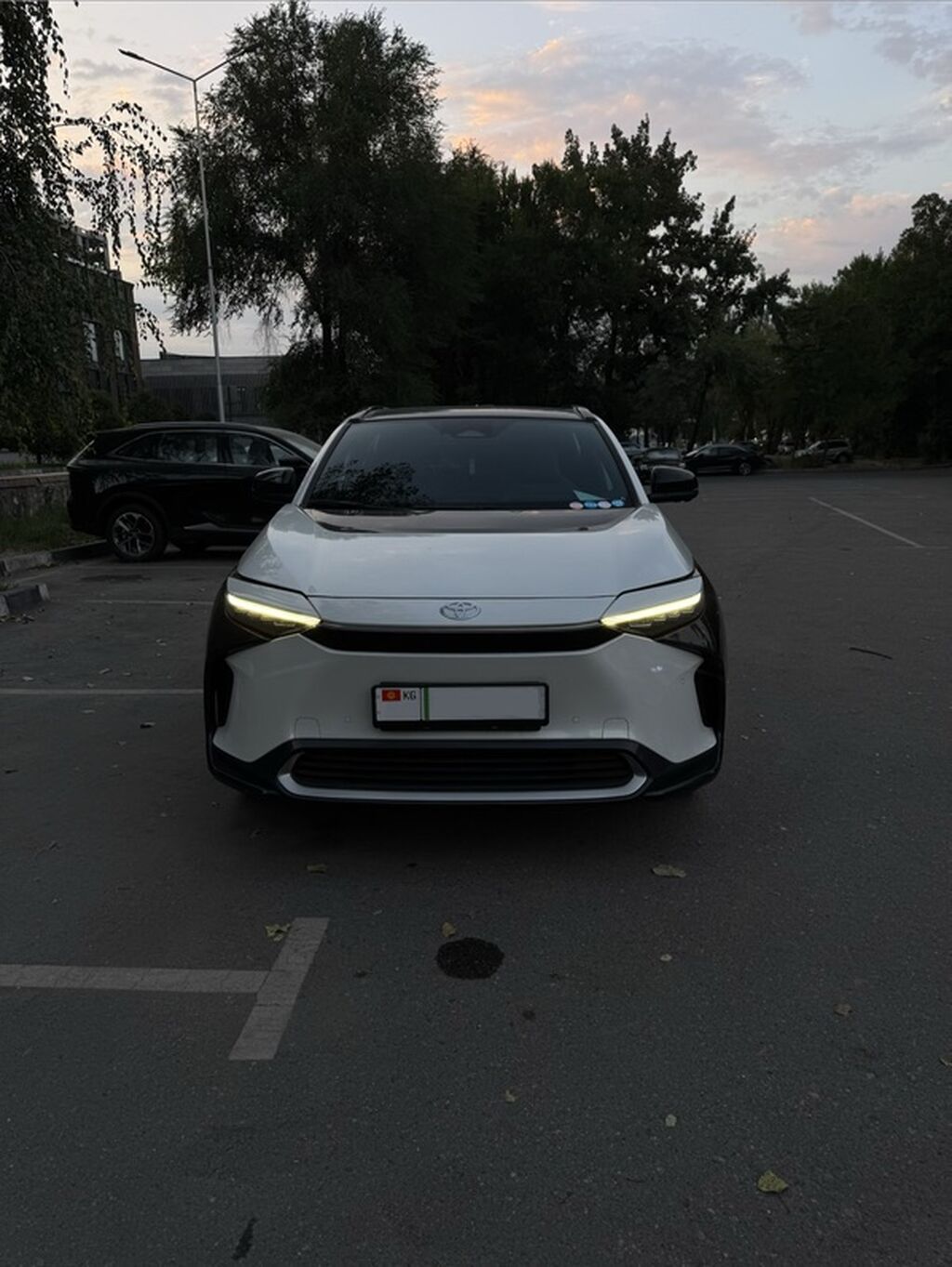 Toyota bZ4X: 2022 г., Автомат, Электромобиль, Кроссовер: фото 4